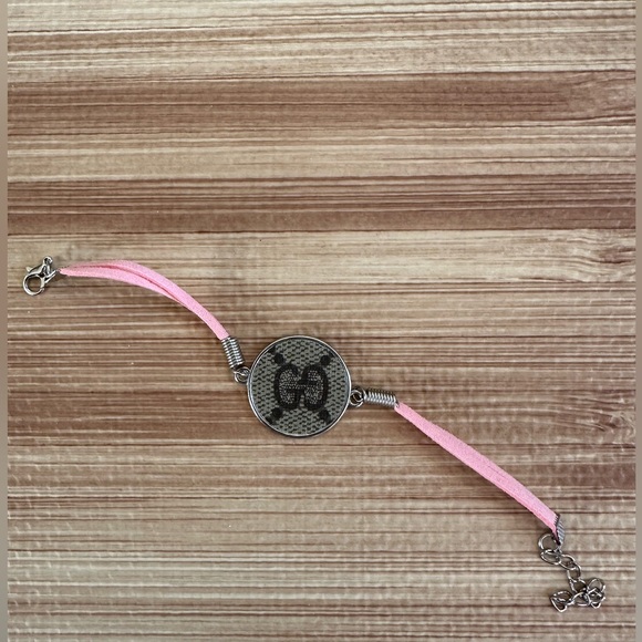 new Gucci Upcycle silver light pink vegan leather bracelet w/ recycled bag's COA - Picture 2 of 3